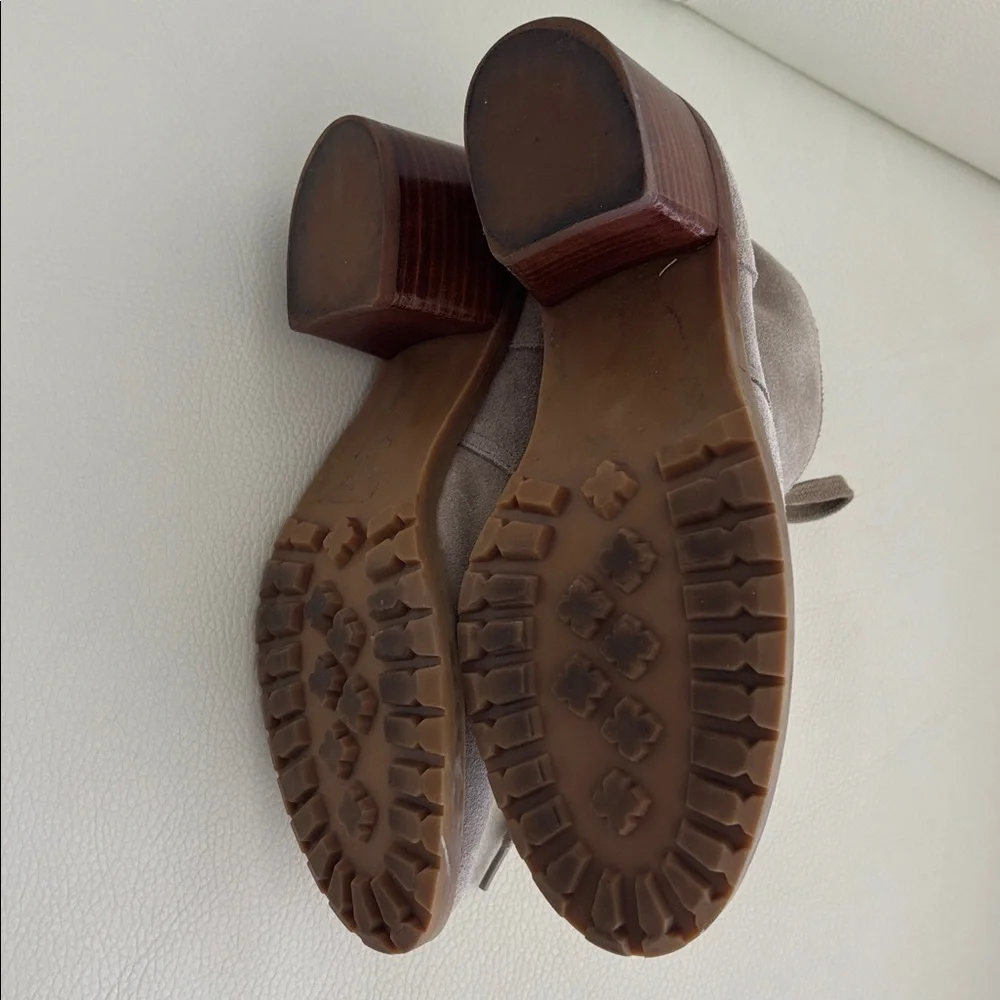 Susina Size 7.5 Taupe Tan Suede Ankle Booties Tie Closure Shoes